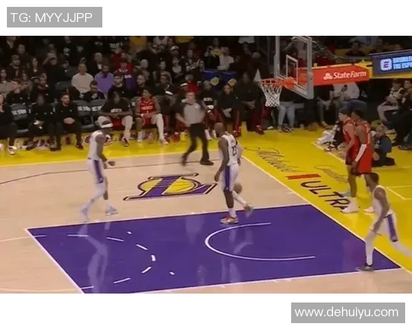 火箭与湖人激战第四节精彩瞬间回顾录像分析